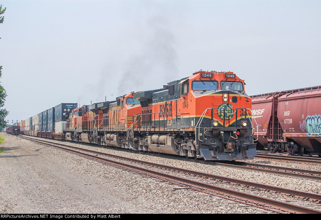 BNSF 1049